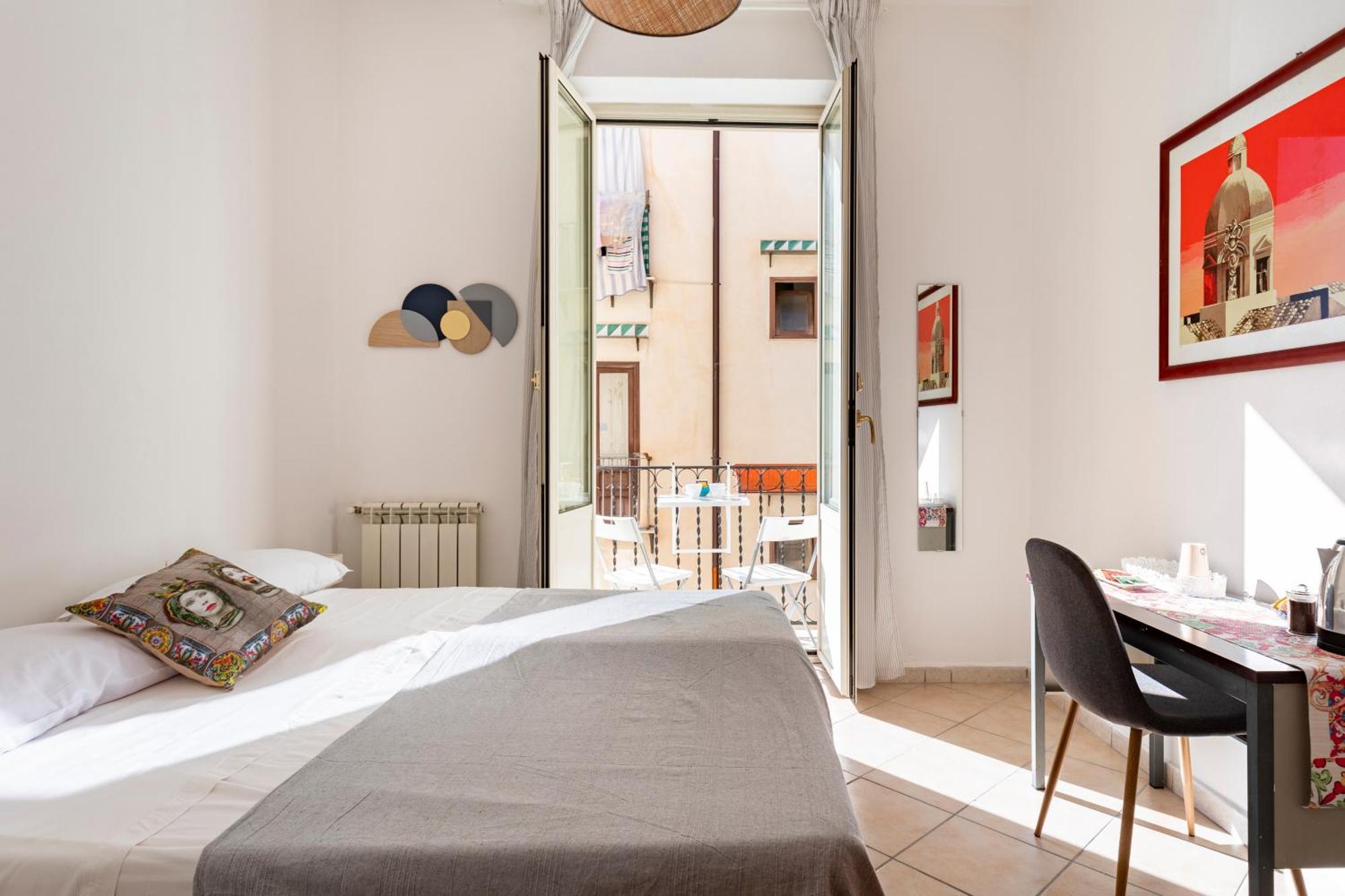 Punto Al Capo Appartamento Intero O Stanze Matrimoniali Con Bagno Privato, Palermo